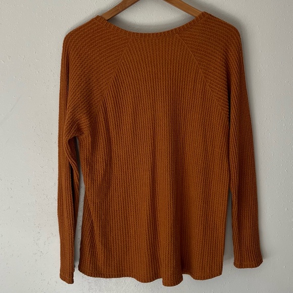 Marian Eagle Soft & Sexy Plush Waffle Thermal V-Neck Blouse Size Medium - Picture 6 of 8